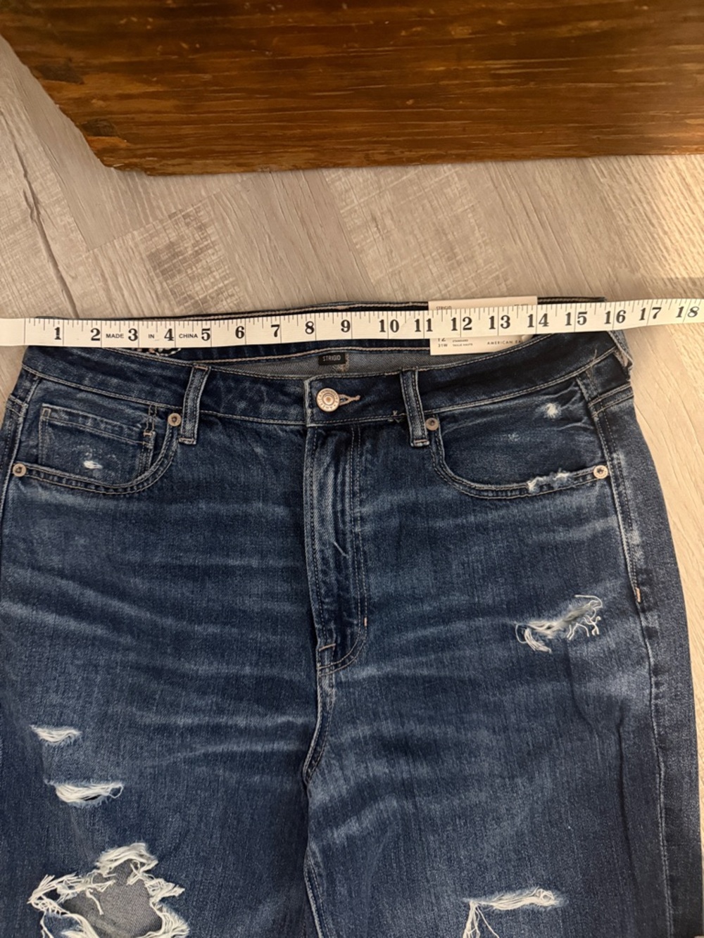 American Eagle Outfitters Ripped Dark Blue Jeans - Picture 9 of 9